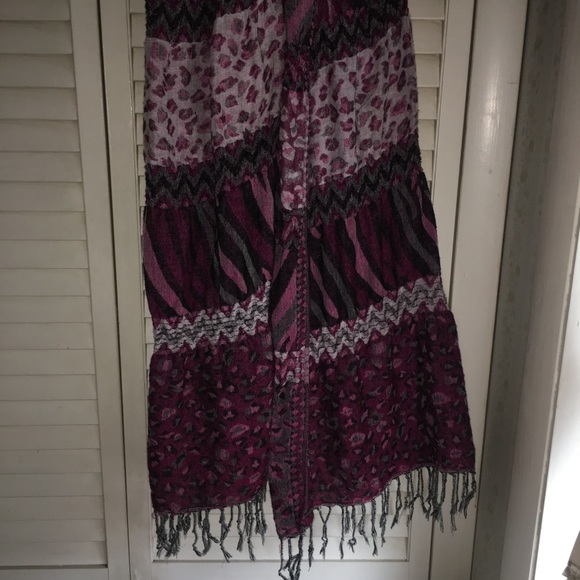 Stylish Pink Patterned Scarf - Picture 2 of 5